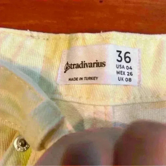 NWT Stradivarius Yellow Tye Dye Raw Hem Jeans. Size 4 - Picture 7 of 12